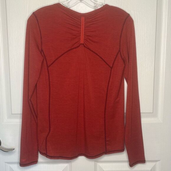 Marmot Sz M Long Sleeve Shirt Ruched Back Rust Split Vneck - Picture 6 of 13